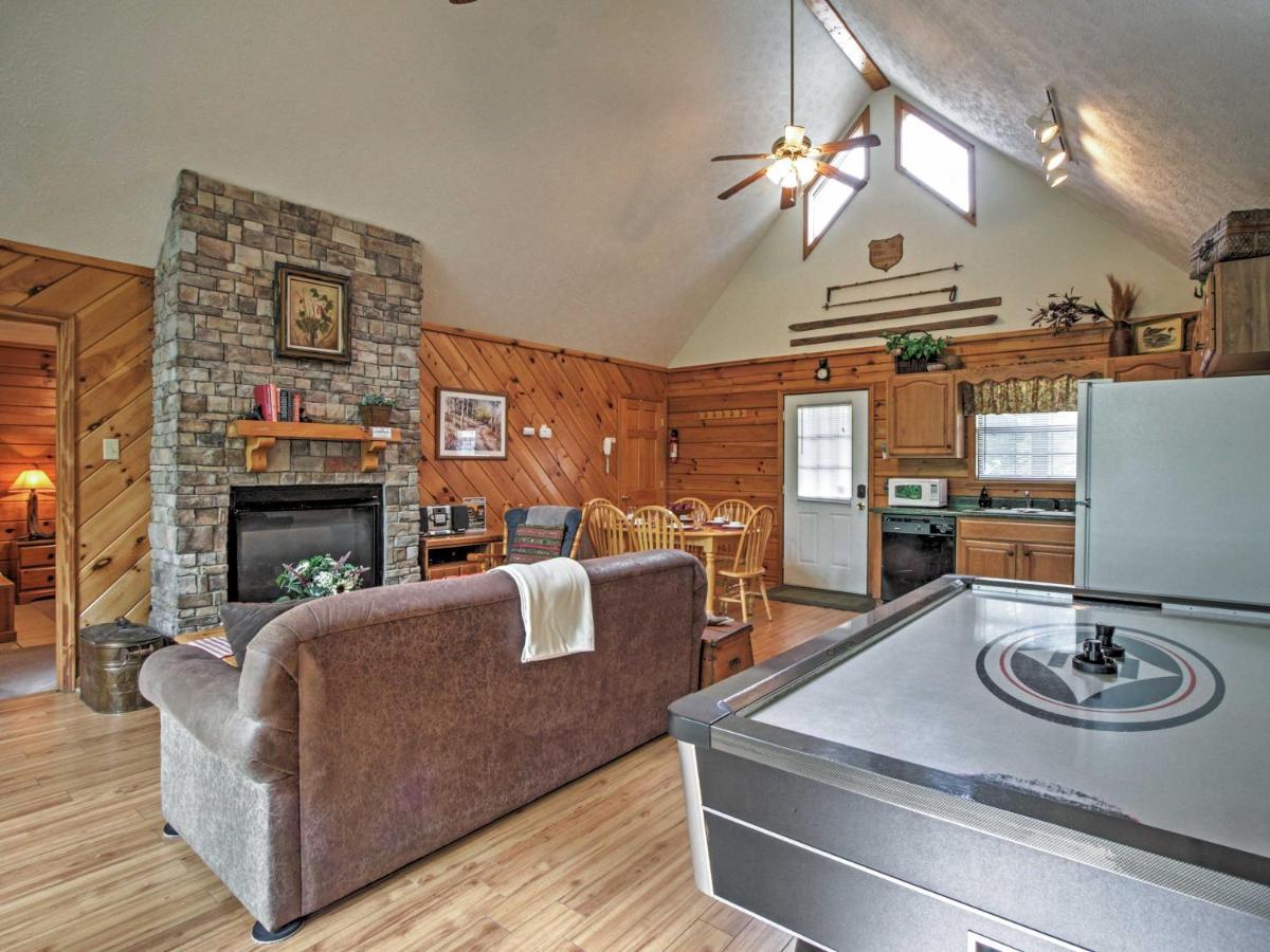 Idyllic Cabin With Hot Tub Less Than 2 Mi To Dollywood! Sevierville Exterior foto