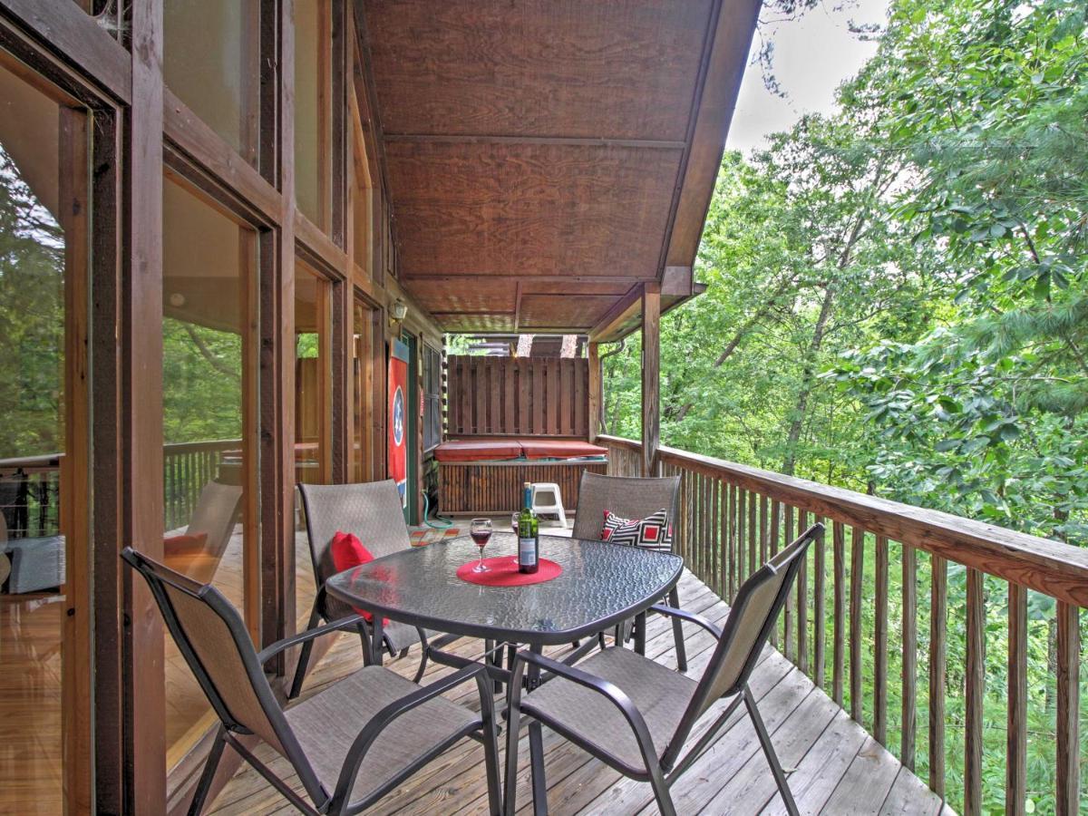 Idyllic Cabin With Hot Tub Less Than 2 Mi To Dollywood! Sevierville Exterior foto