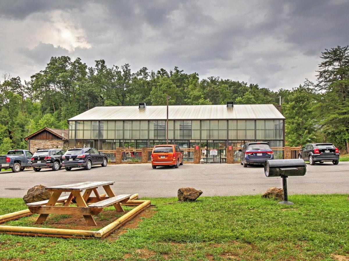 Idyllic Cabin With Hot Tub Less Than 2 Mi To Dollywood! Sevierville Exterior foto