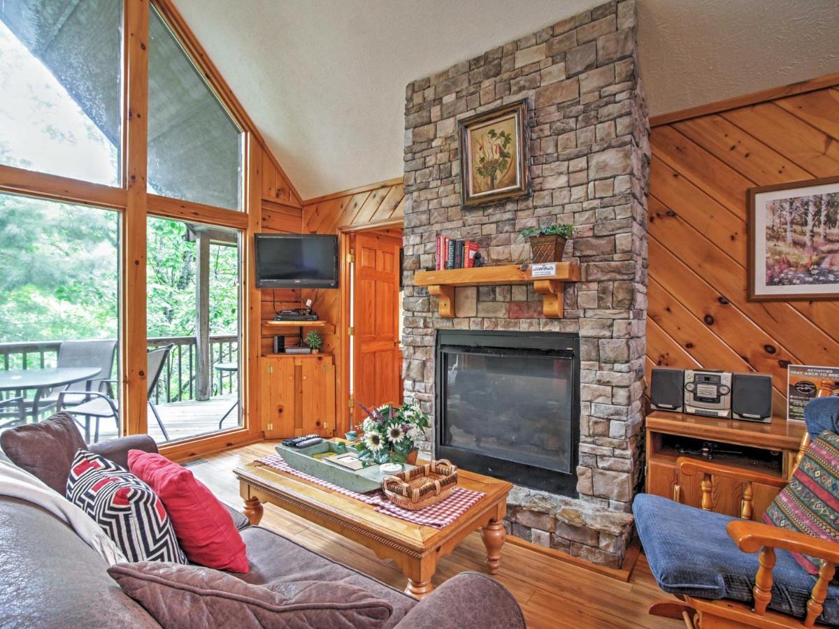 Idyllic Cabin With Hot Tub Less Than 2 Mi To Dollywood! Sevierville Exterior foto